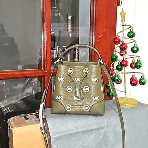 The Mercer bucket bag